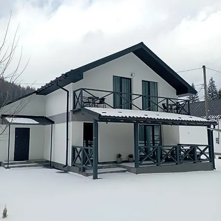 U Anastasii I Sofii Bilya Richki * Mykulychyn