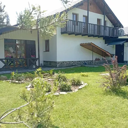 U Anastasii I Sofii Bilya Richki Летний дом Микуличин