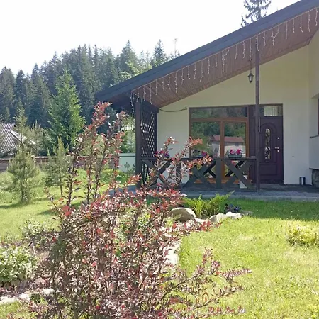 U Anastasii I Sofii Bilya Richki Микуличин