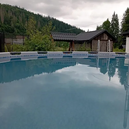 U Anastasii I Sofii Bilya Richki Mykulychyn