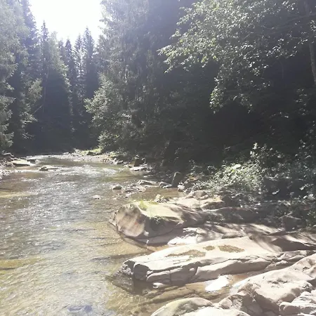 U Anastasii I Sofii Bilya Richki Микуличин