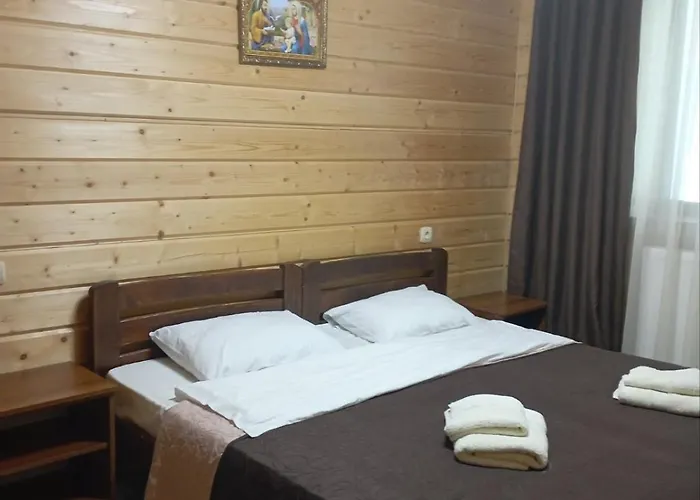 U Anastasii I Sofii Bilya Richki Kır Evi Mykulychyn
