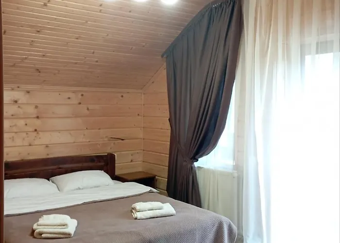 U Anastasii I Sofii Bilya Richki Kır Evi Mykulychyn