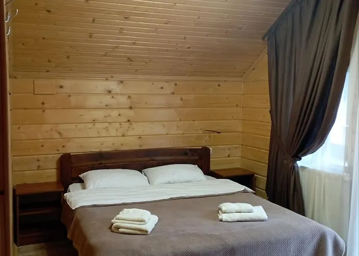 U Anastasii I Sofii Bilya Richki Kır Evi