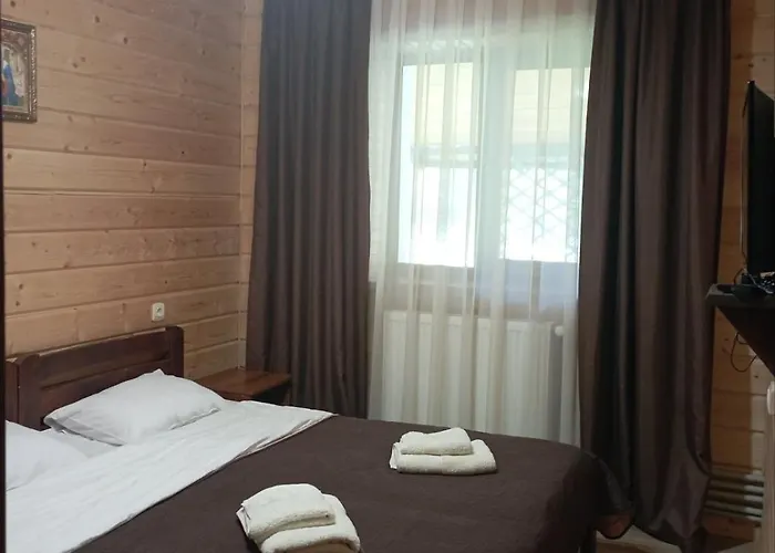 Kır Evi U Anastasii I Sofii Bilya Richki Mykulychyn