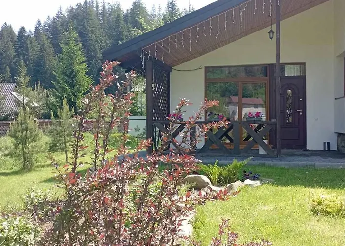 U Anastasii I Sofii Bilya Richki Mykulychyn